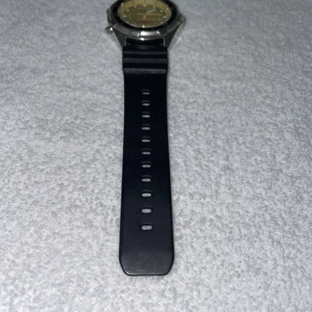 Casio Watch AMW-3200 Chronograph Quartz, digital screen, needs Battery 2A